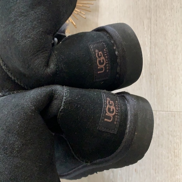 UGG Bailey Button Black Boots size 6 leather sheepskin lining winter cozy - Picture 7 of 16